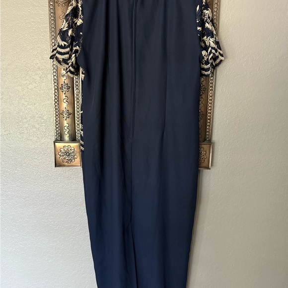 Chic Navy and Cream Maxi Dress - Picture 2 of 3